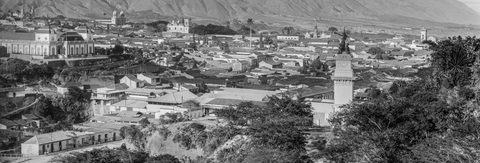 Panoramic view of Caracas, Venezuela circa 1900-1906 cut.jpg
